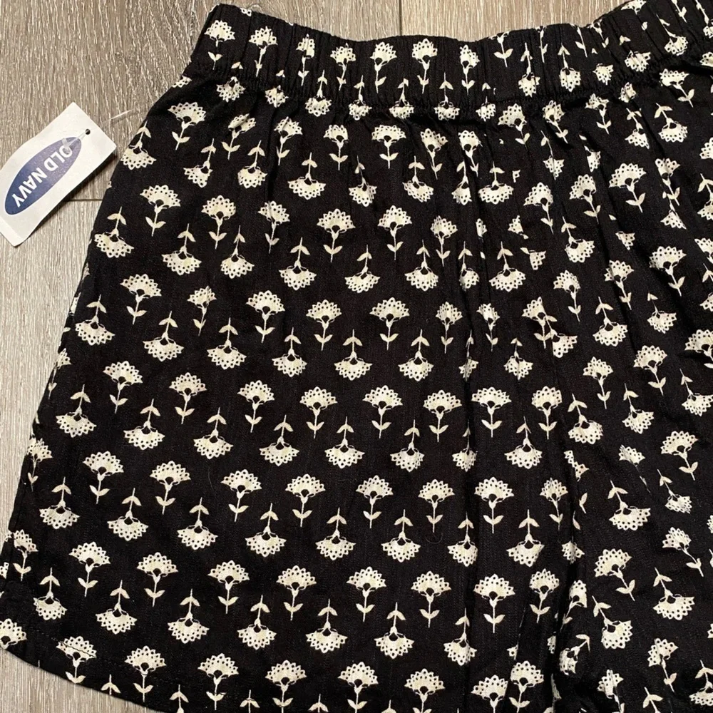 Old Navy Girl Shorts NWT Size Small 6-7 Years